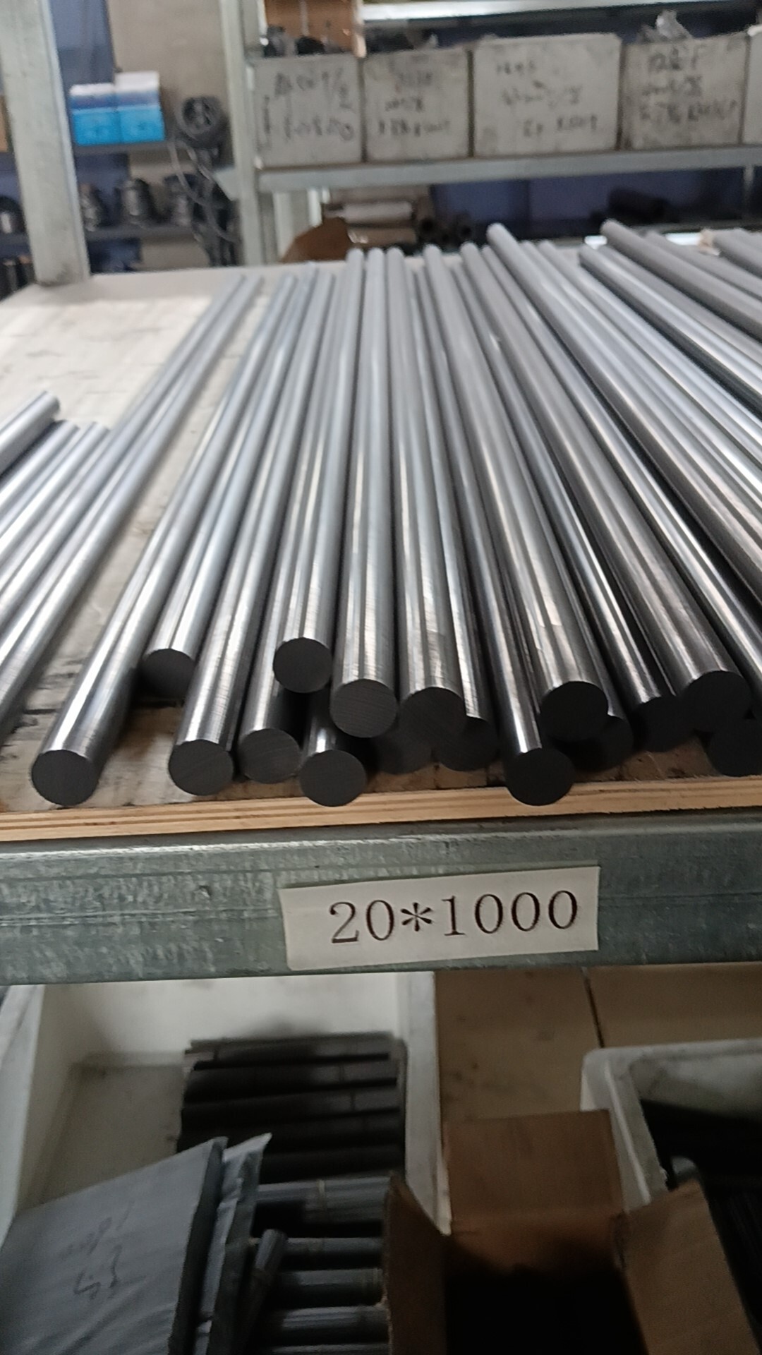 EM-4 黒鉛 丸棒の商品イメージ