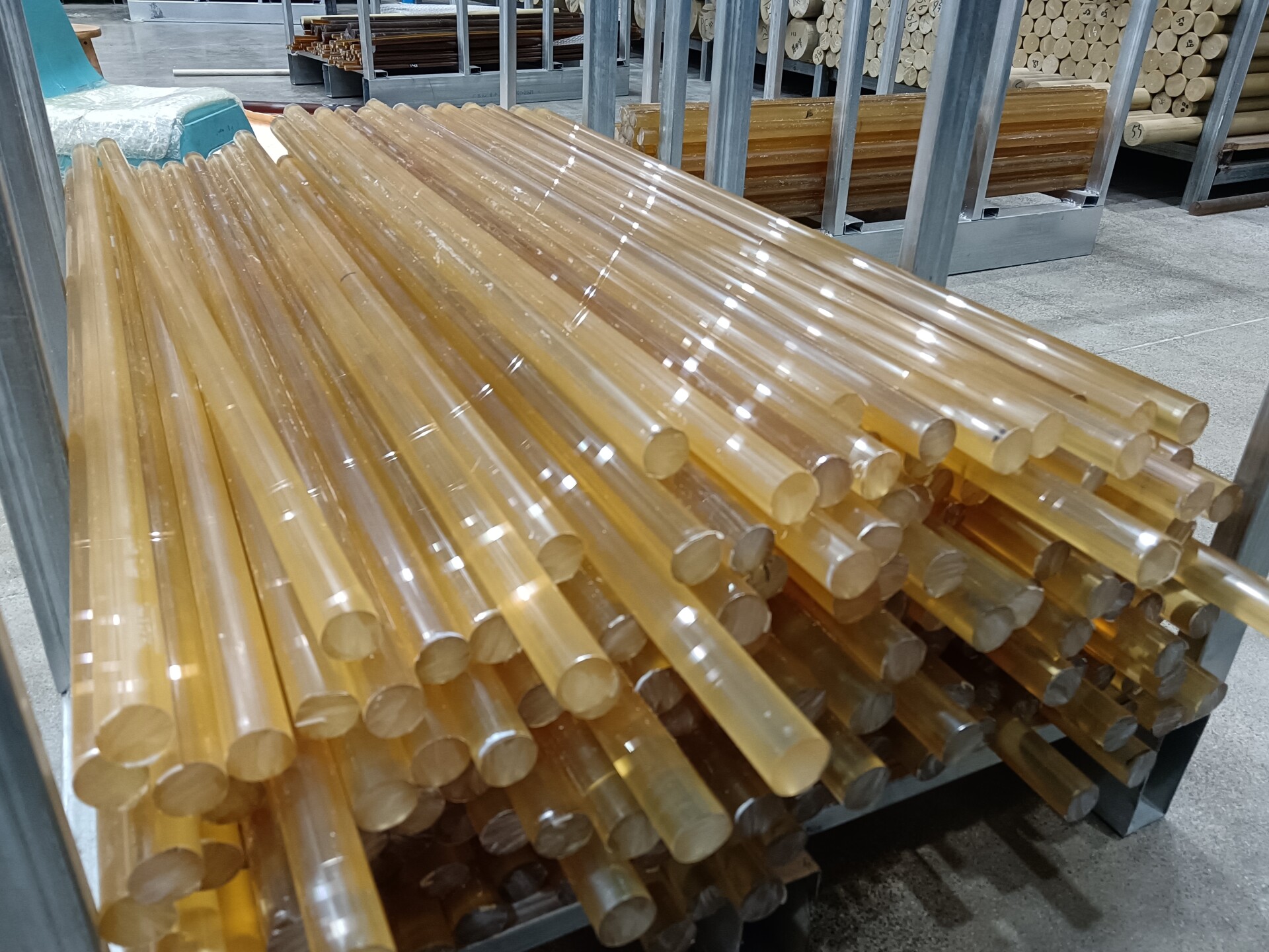 樹脂 丸棒 PEIアンバーの商品イメージ