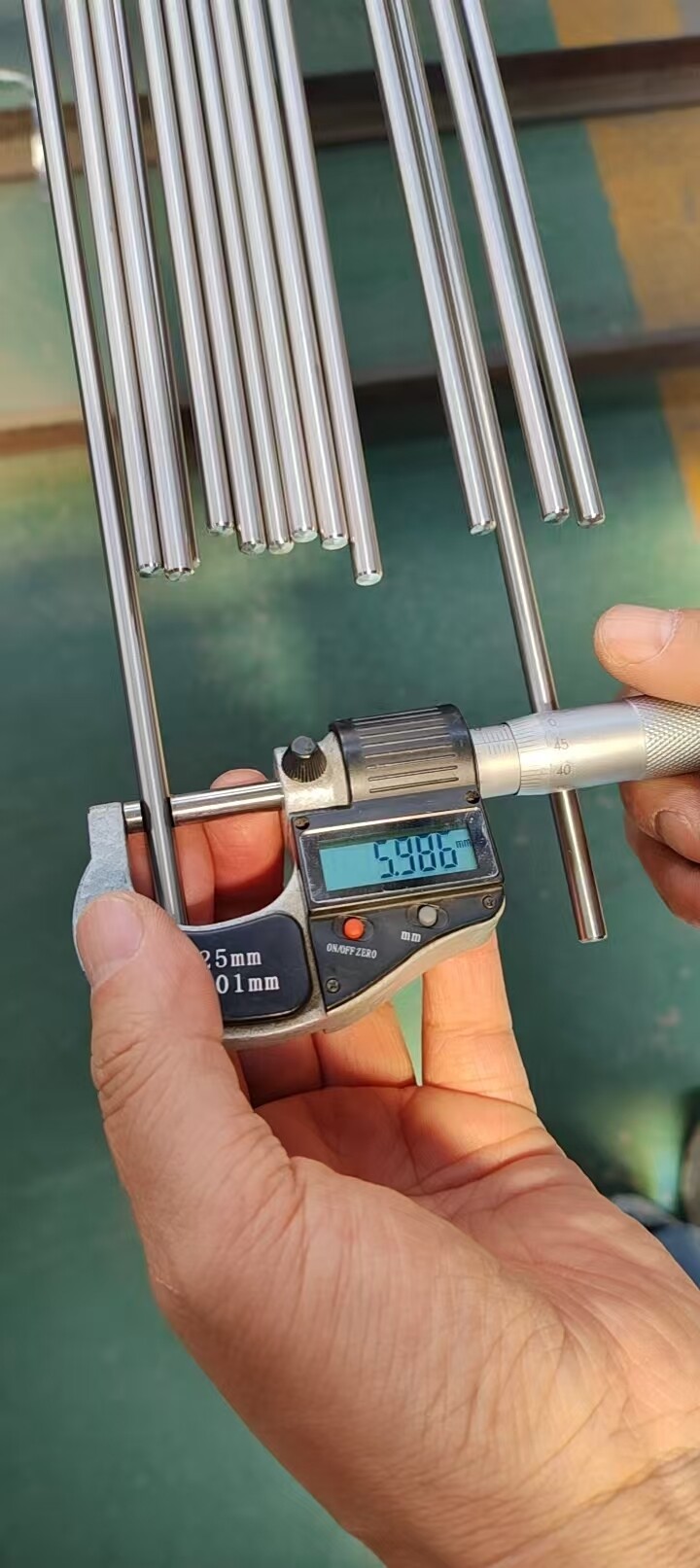 チタン合金 丸棒TA10(ASTM Gr12相当品)の商品イメージ