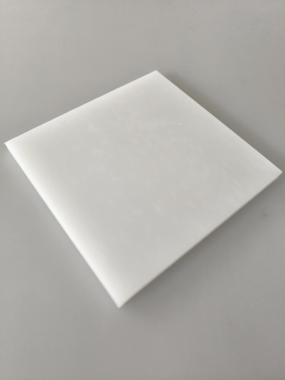 樹脂ポリアセタール板　POM760 ナチュラルの商品イメージ